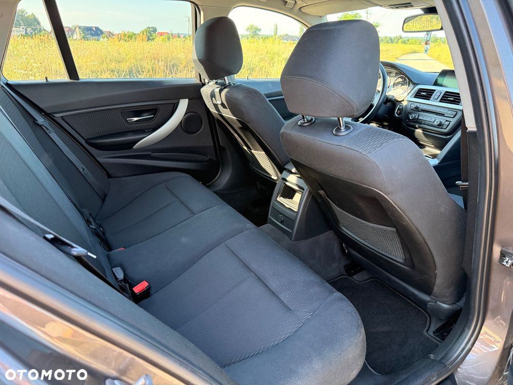 BMW Seria 3 320d - 30