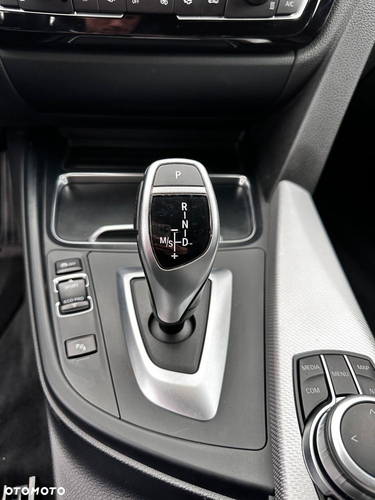 BMW 3GT 330i xDrive M Sport - 12