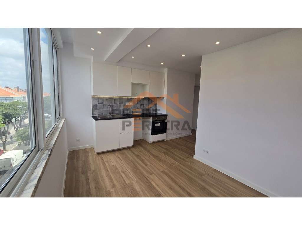 Situado na Damaia de Cima, apartamento T2 totalmente remodelado. - Grande imagem: 4/37