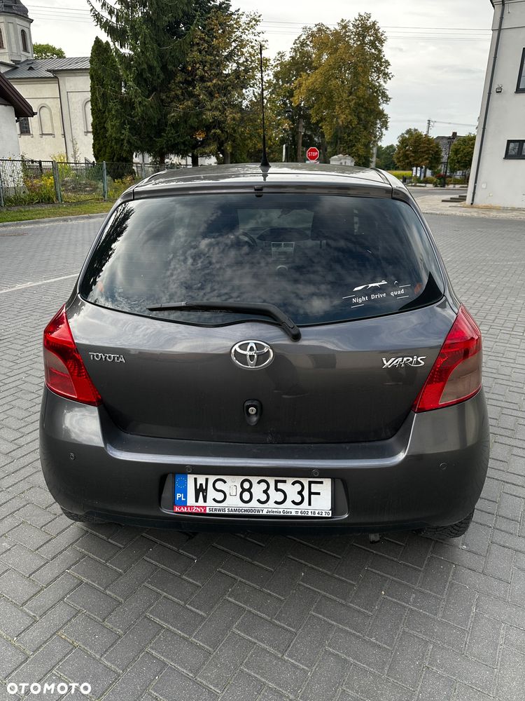 Toyota Yaris - 4