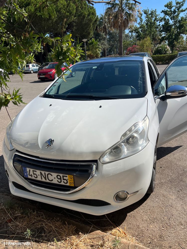 Peugeot 208 1.6 e-HDi Allure - 1