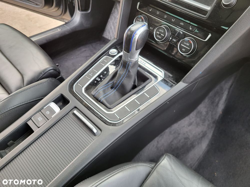 Volkswagen Passat - 36