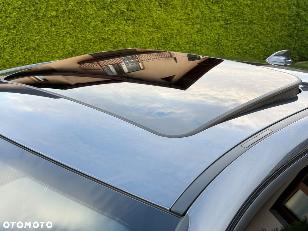 BMW Seria 3 330e xDrive - 26