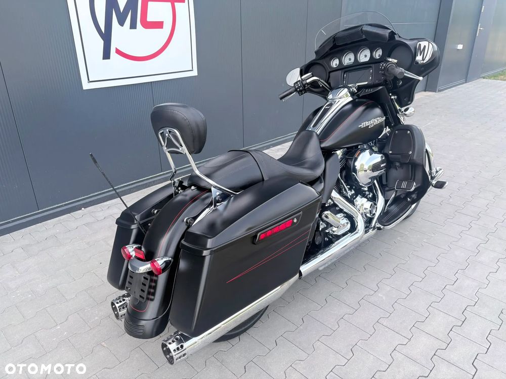Harley-Davidson Touring Street Glide - 2
