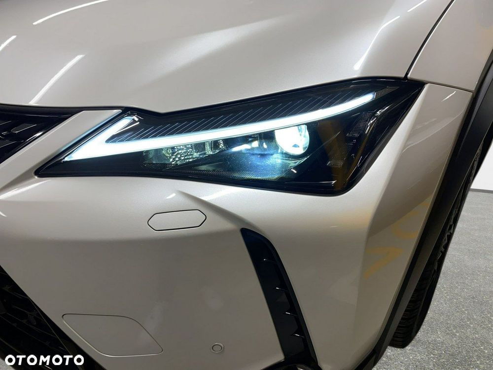 Lexus UX - 10