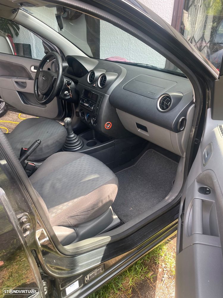 Ford Fiesta 1.4 TDCI Ambiente - 16