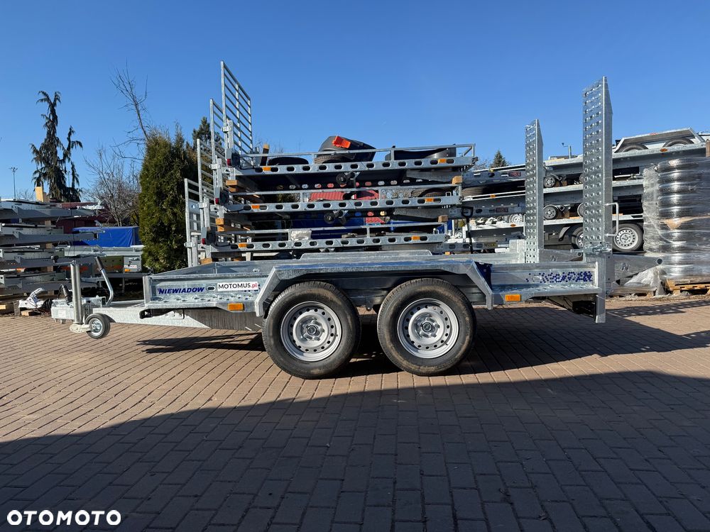 Niewiadów Przyczepa do przewozu sprzętu budowlanego Niewiadów K3027 Najazdy 305x155 cm pod minikoparke walec dostawa pod dom - 9
