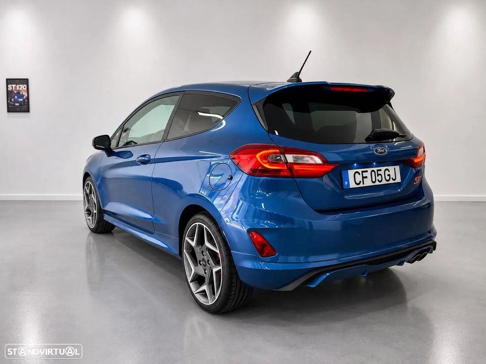 Ford Fiesta 1.5 EcoBoost S&S c/ Pack Pele Exclusiva ST - 6