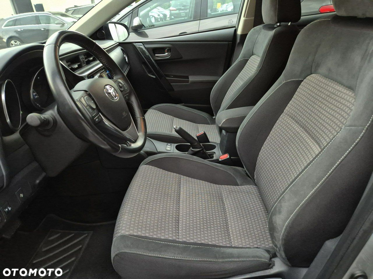 Toyota Auris - 12