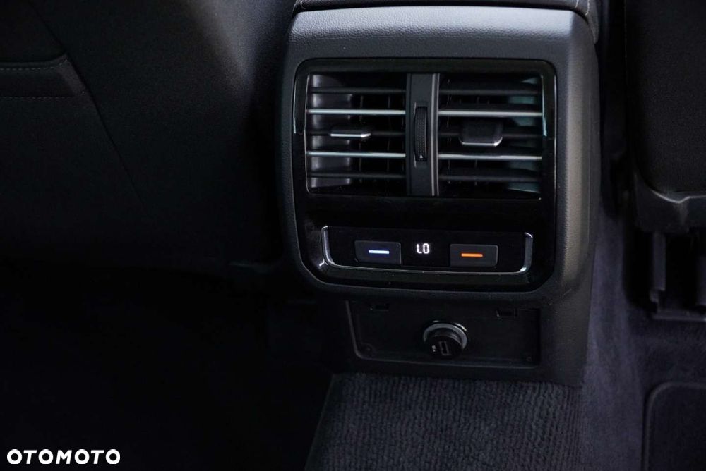 Volkswagen Passat 2.0 TDI SCR DSG Comfortline - 26