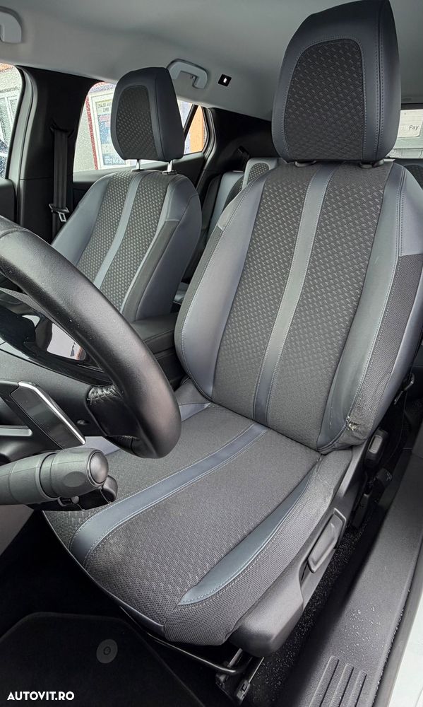 Peugeot 2008 1.5 BlueHDI EAT8 STT GT Pack - 40