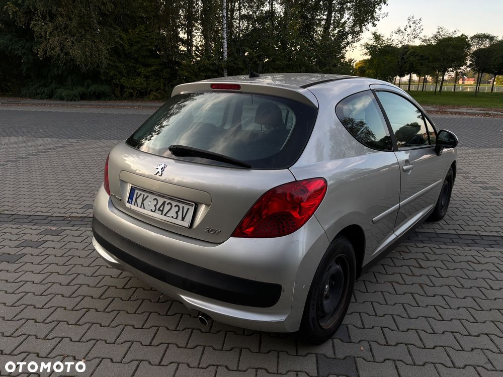 Peugeot 207 2006 photo 4