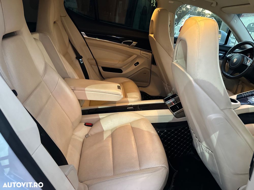 Porsche Panamera - 12