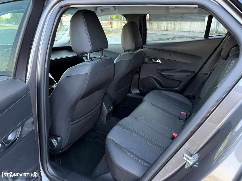 Peugeot 2008 1.2 PureTech Allure Pack EAT8 - 21