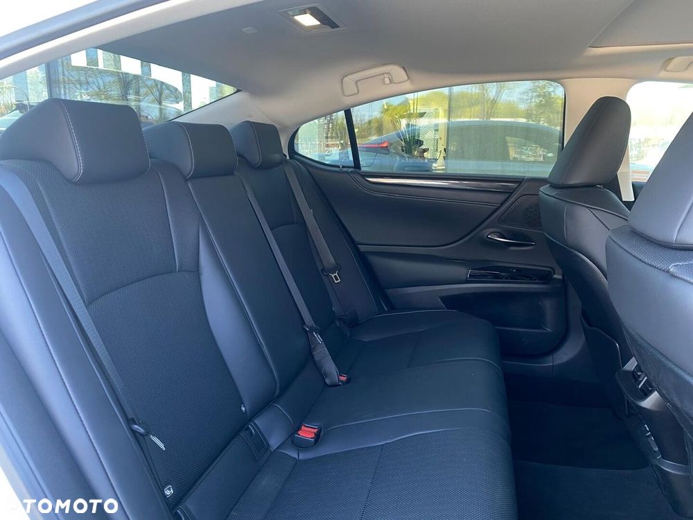 Lexus ES 300h Business Edition - 25