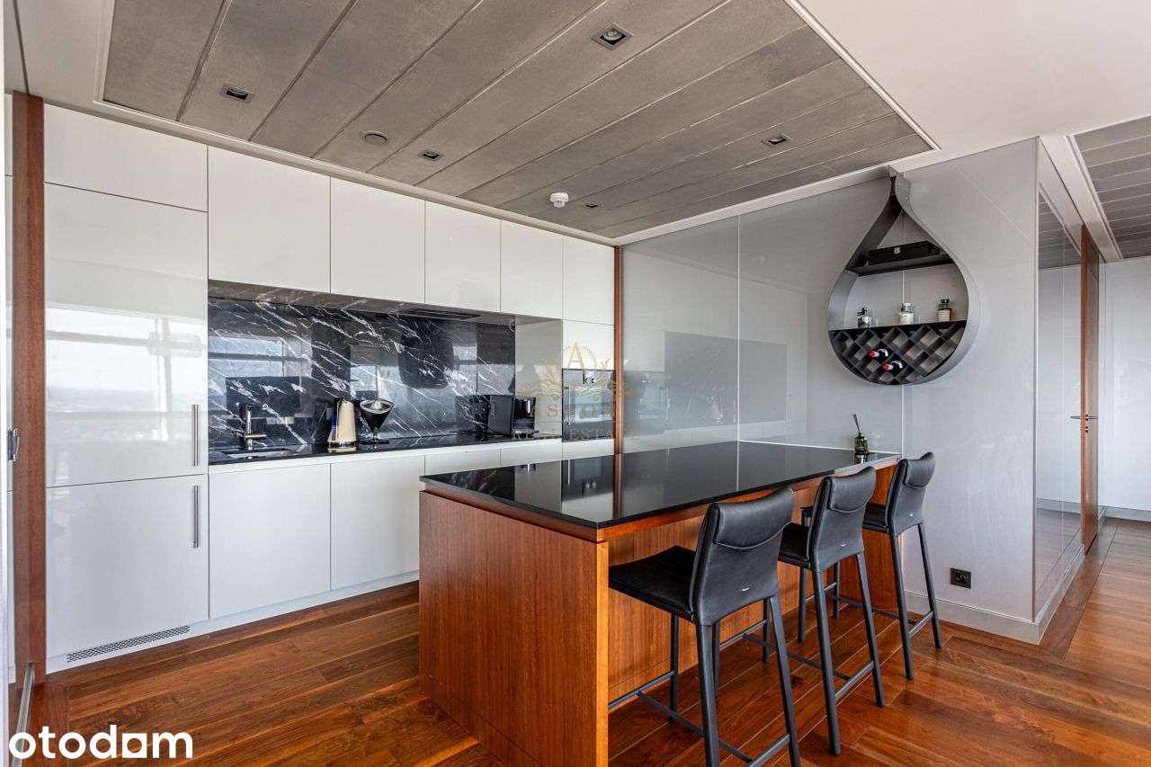 Exquisite apartment on Złota 44