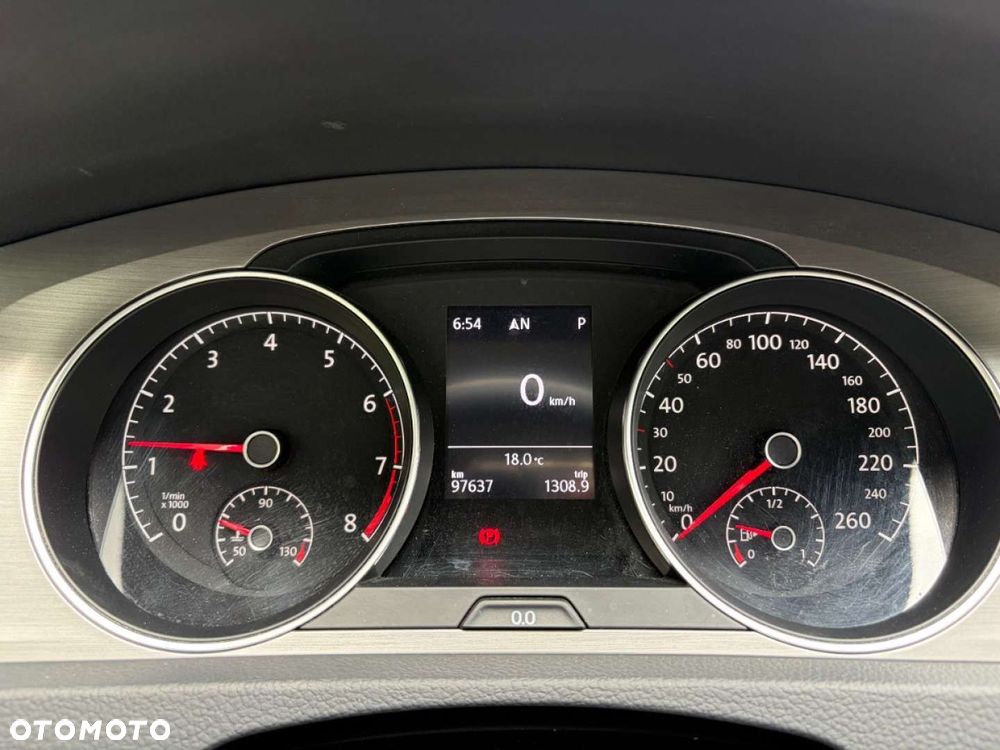Volkswagen Golf - 9