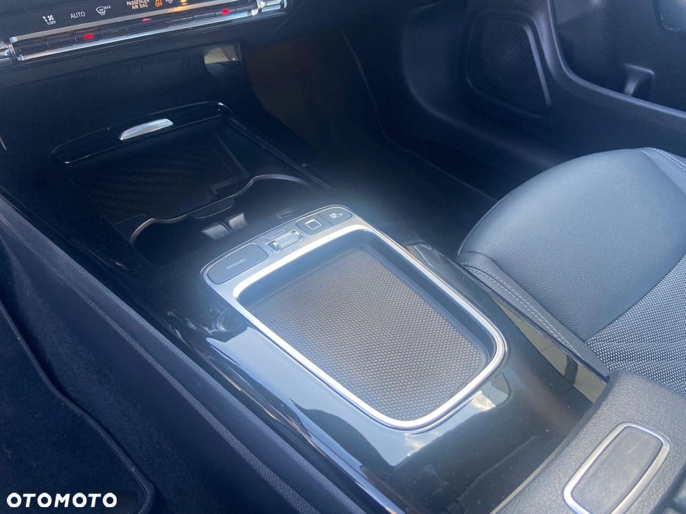Mercedes-Benz CLA 180 Progressive 7G-DCT - 14