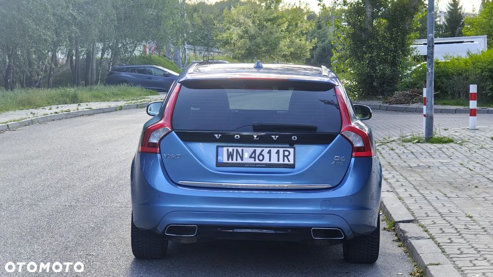 Volvo V60 D6 AWD Plug-in Hybrid Summum - 11