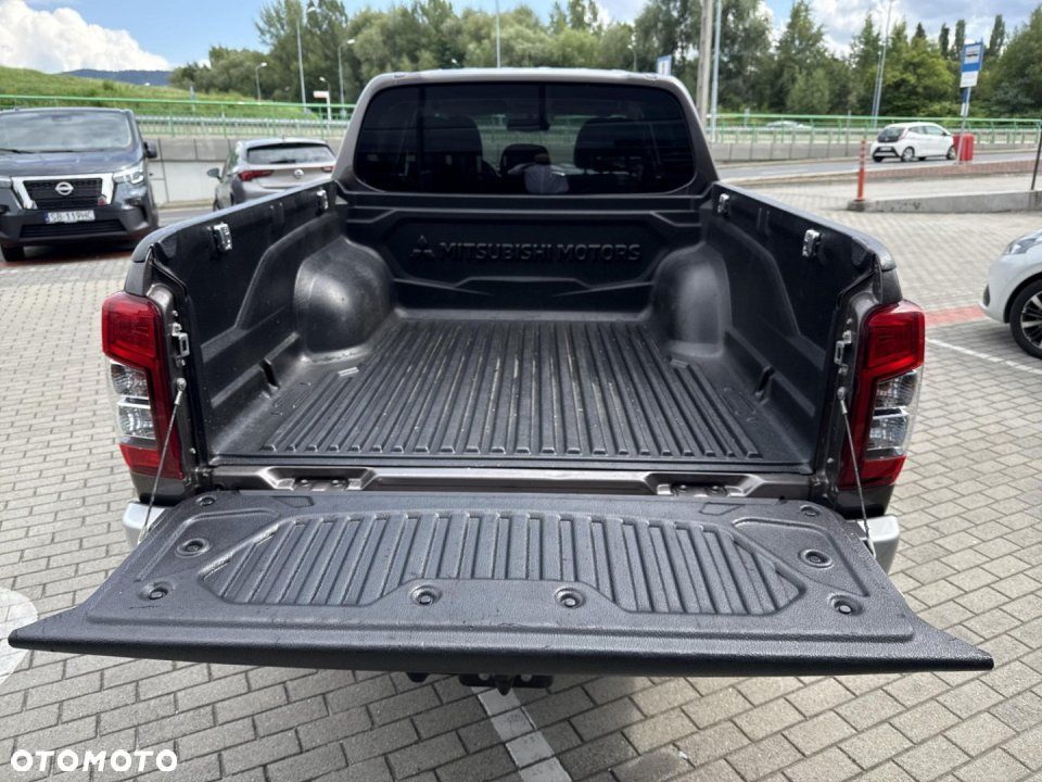 Mitsubishi L200 - 12