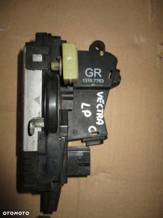 ZAMEK DRZWI PRZENI L/P VECTRA C 13157763 GR 7762GQ - 2