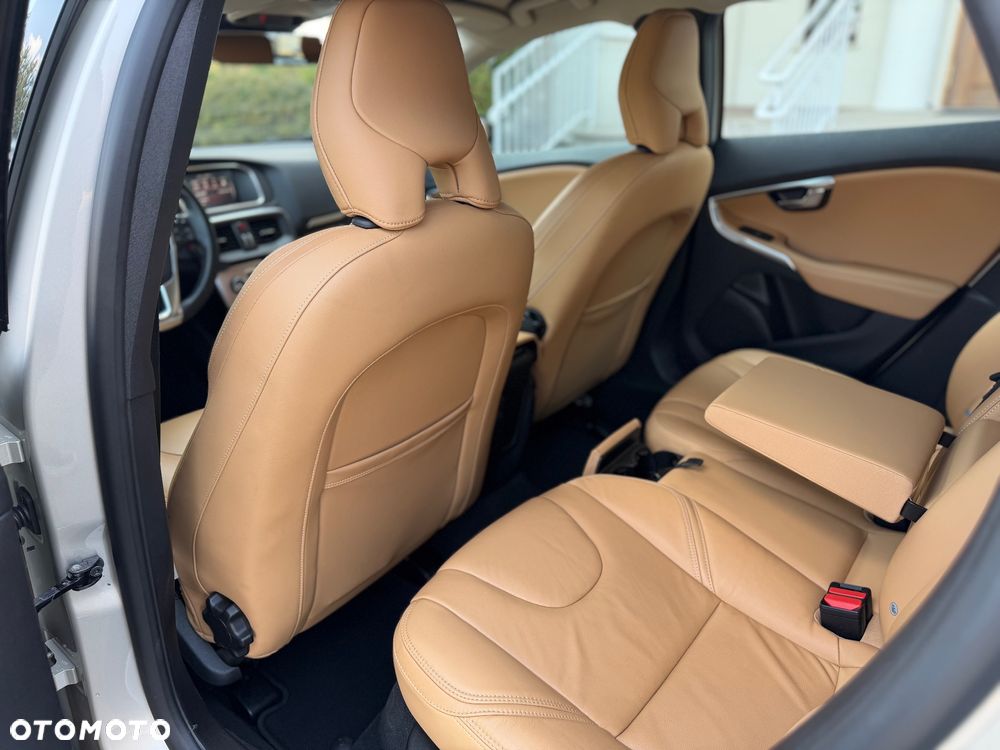 Volvo V40 Cross Country T3 Drive-E Dynamic Edition - 17