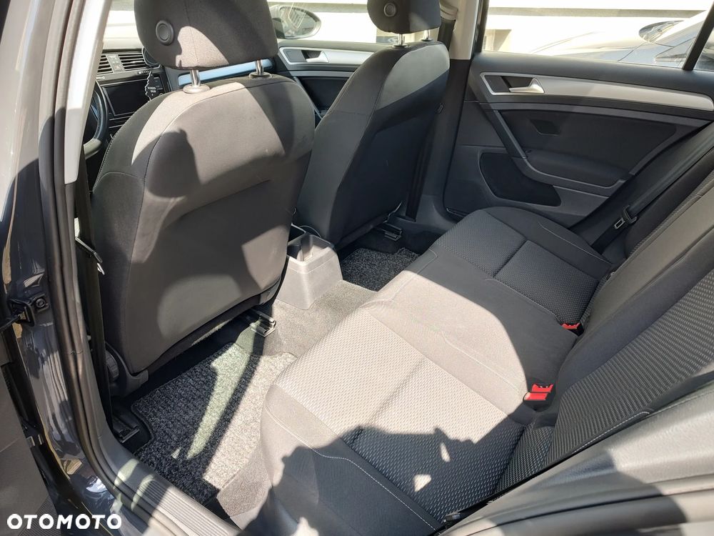 Volkswagen Golf - 30