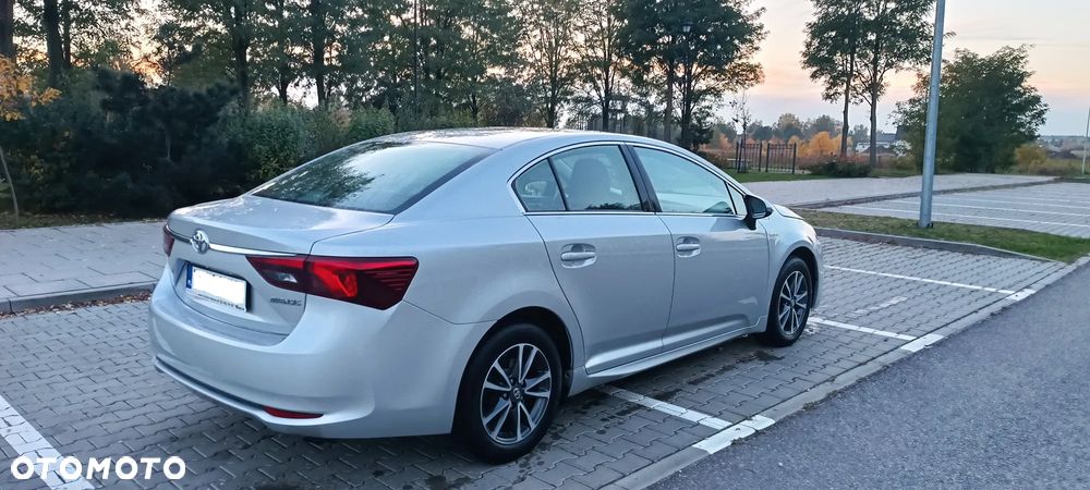 Toyota Avensis 2017 photo 3