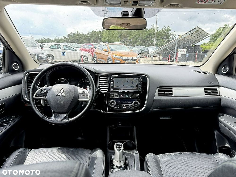 Mitsubishi Outlander - 13