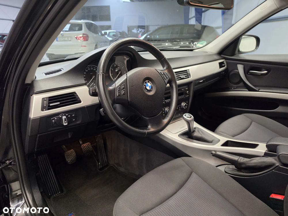 BMW Seria 3 318i Edition Exclusive - 27