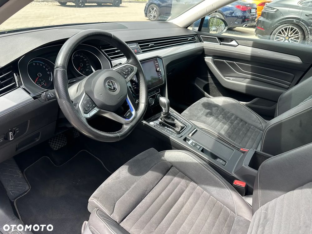 Volkswagen Passat - 11
