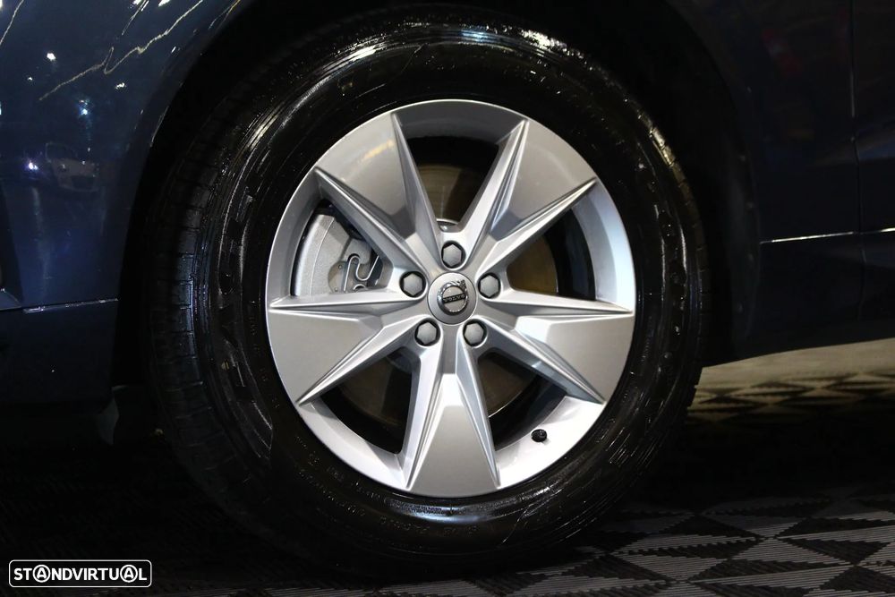 Volvo XC 60 2.0 B4 Momentum Plus Geartronic - 4