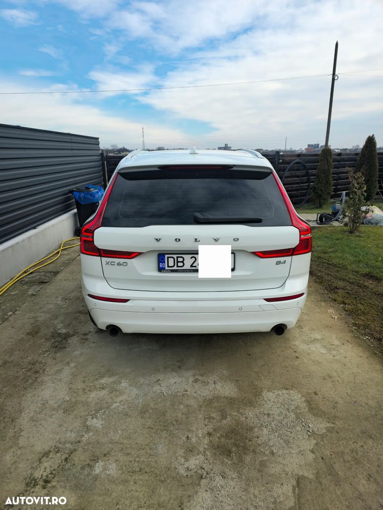 Volvo XC 60 B4 MHEV AT8 FWD Momentum - 6