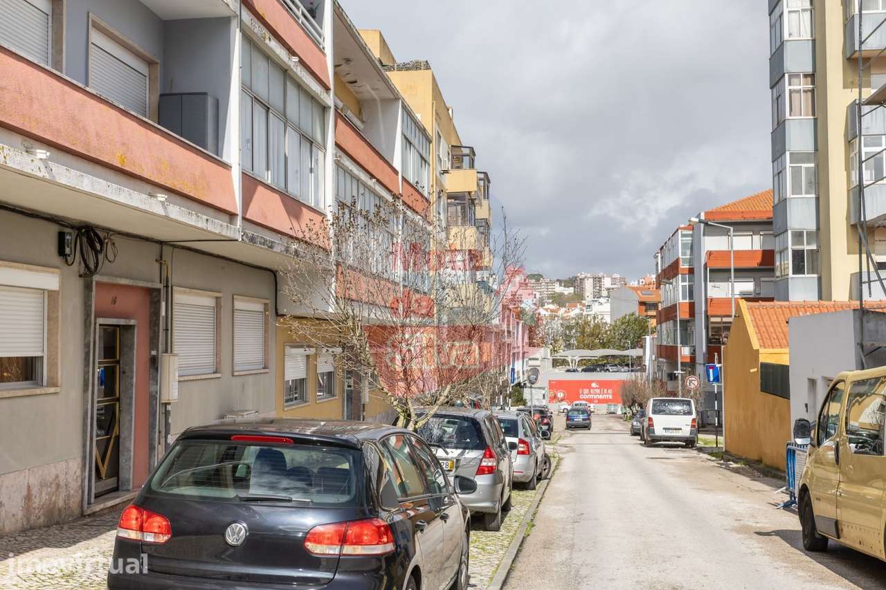 Excelente Apartamento T2 R/C com Logradouro - Grande imagem: 2/19