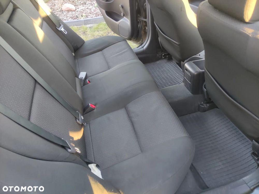 Toyota Avensis 1.8 VVT-i Sol Premium - 19
