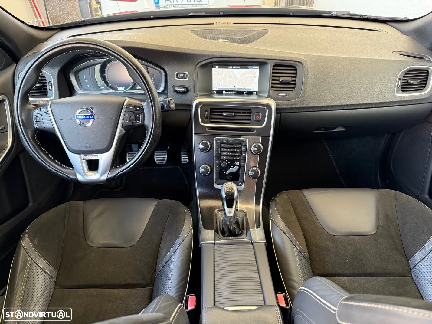 Volvo V60 2.0 D4 R-Design - 30