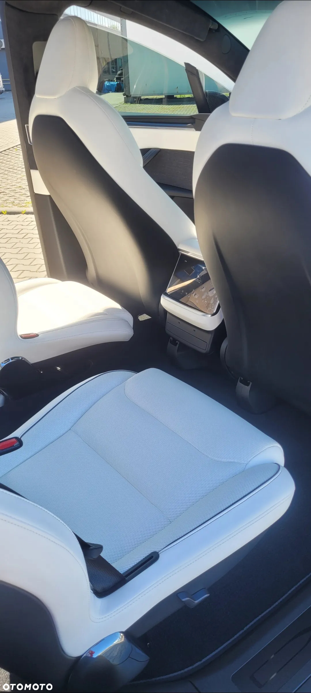 Tesla Model X Plaid - 18