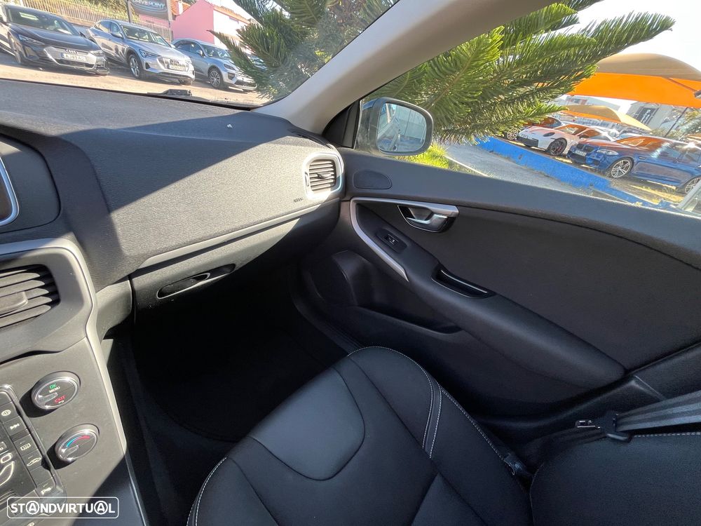 Volvo V40 2.0 D3 Momentum - 27
