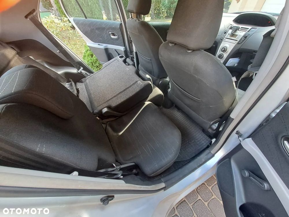 Toyota Yaris - 10