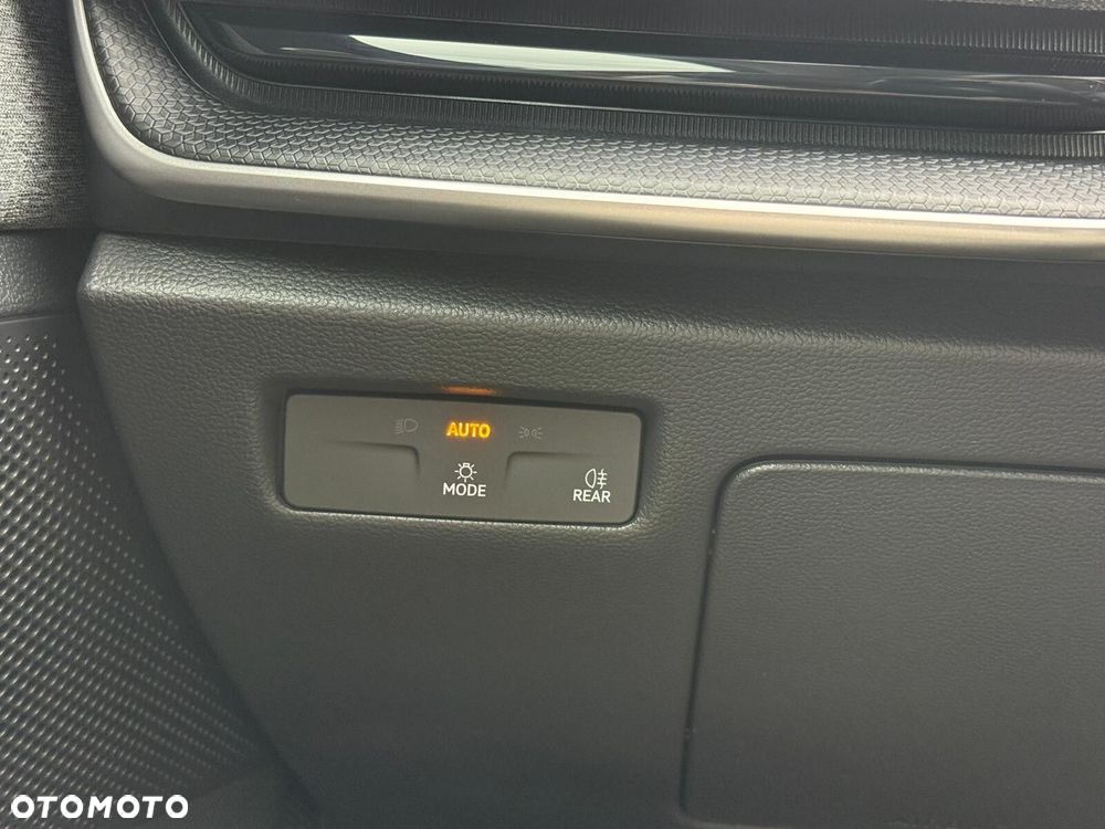 Skoda Superb 2.0 TDI SCR Selection DSG - 32