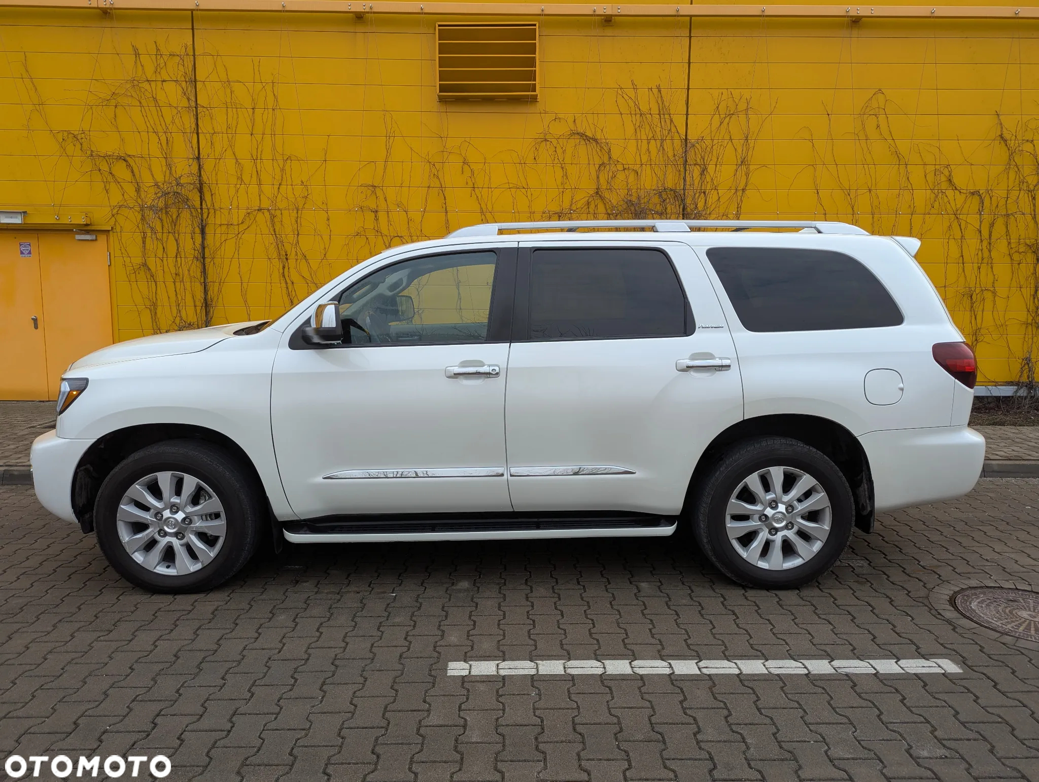 Toyota Sequoia - 3