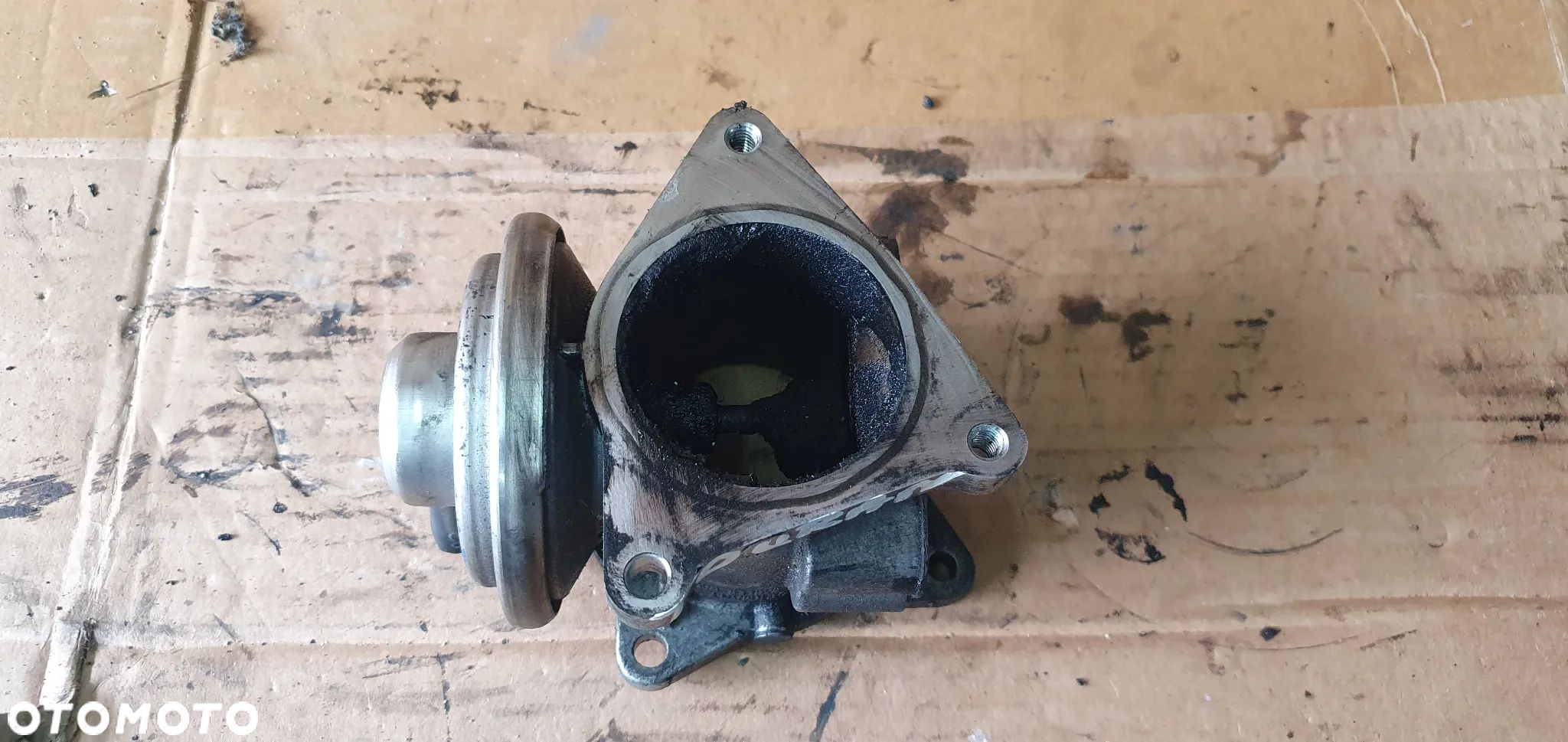 Zawór EGR VW Touran 1.9 TDI 038131501S 038129637D - 1
