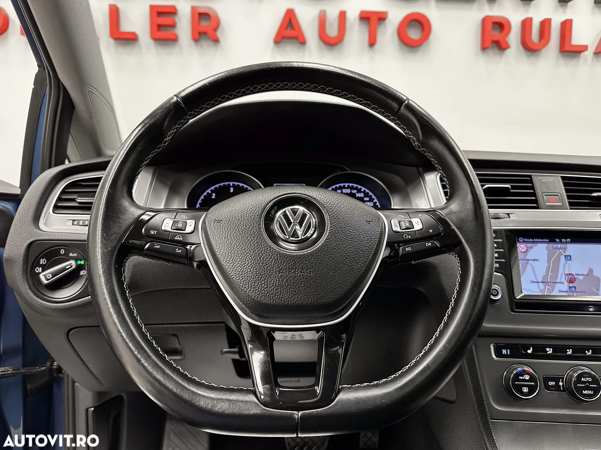 Volkswagen Golf 1.6 TDI BlueMotion Technology DSG Lounge - 28