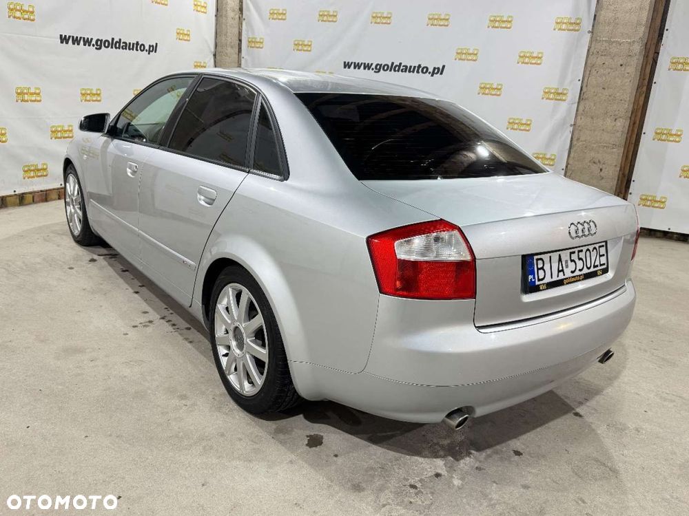 Audi A4 Limousine - 16