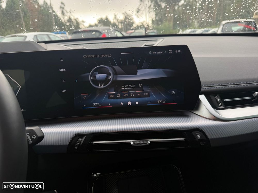 BMW iX1 eDrive20 Pack Desportivo M - 13