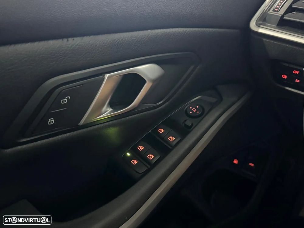 BMW 330 e Touring Pack M Auto - 19