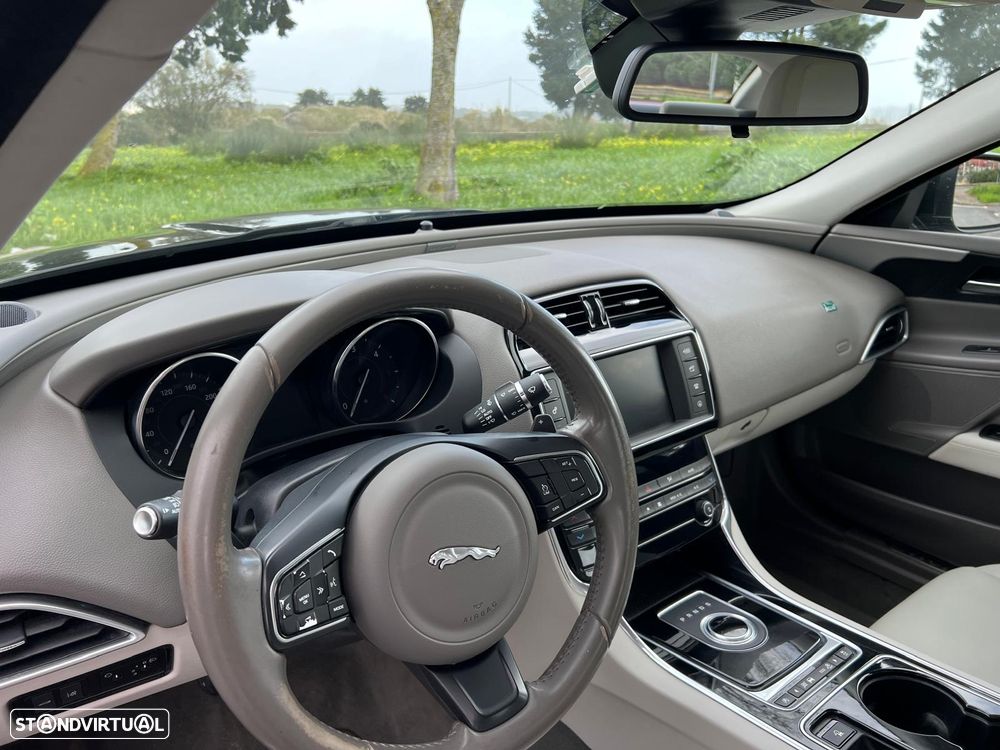 Jaguar XE 2.0 D Prestige AWD Aut. - 37