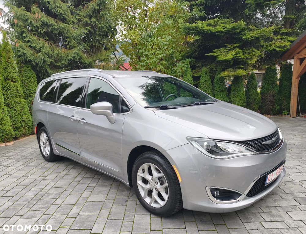 Chrysler Pacifica - 1
