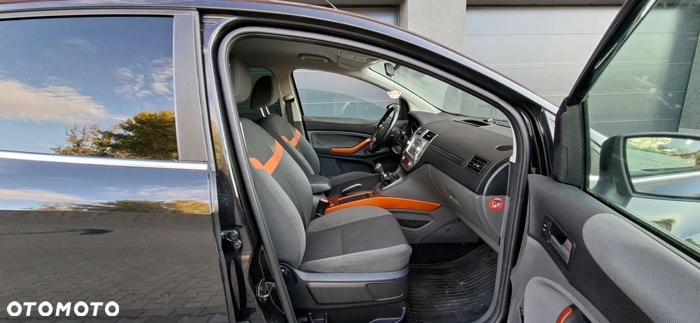 Ford Kuga 2.0 TDCi 2x4 Titanium - 27