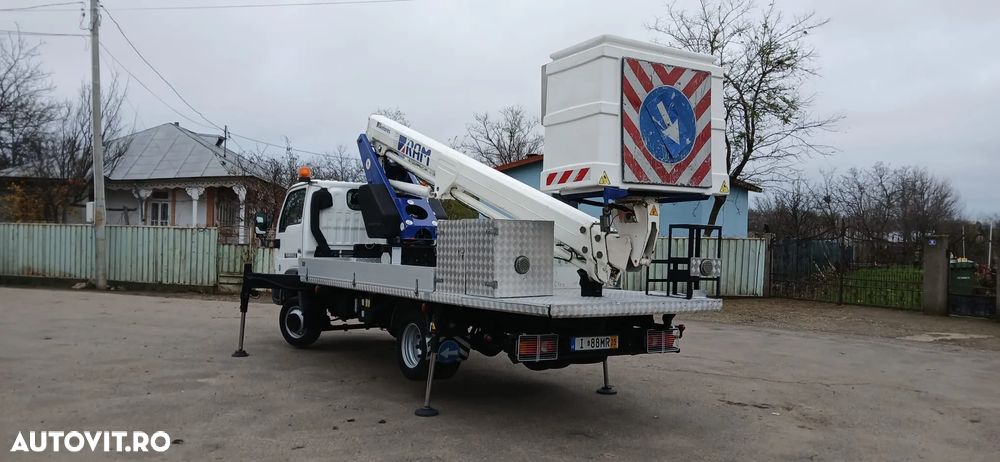 Nissan E120 Autospeciala cu Nacela PRB - 14